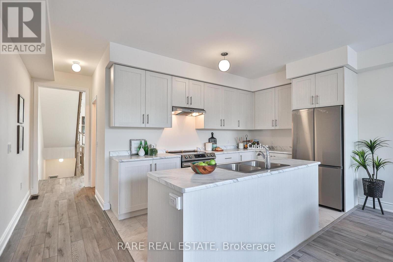 6 Tarmola Park Court, Toronto, Ontario  M9L 0A6 - Photo 8 - W12937814