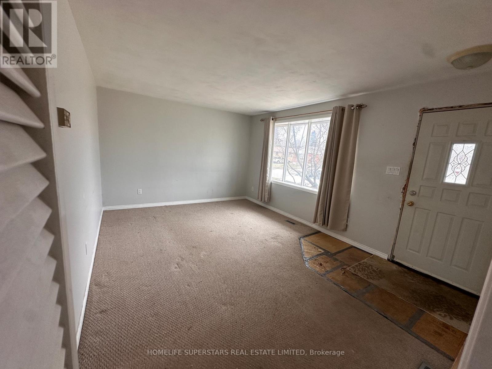 14 Locke Avenue, St. Thomas, Ontario  N5P 3X2 - Photo 3 - X12937796