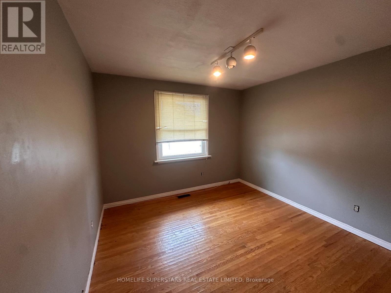 14 Locke Avenue, St. Thomas, Ontario  N5P 3X2 - Photo 9 - X12937796