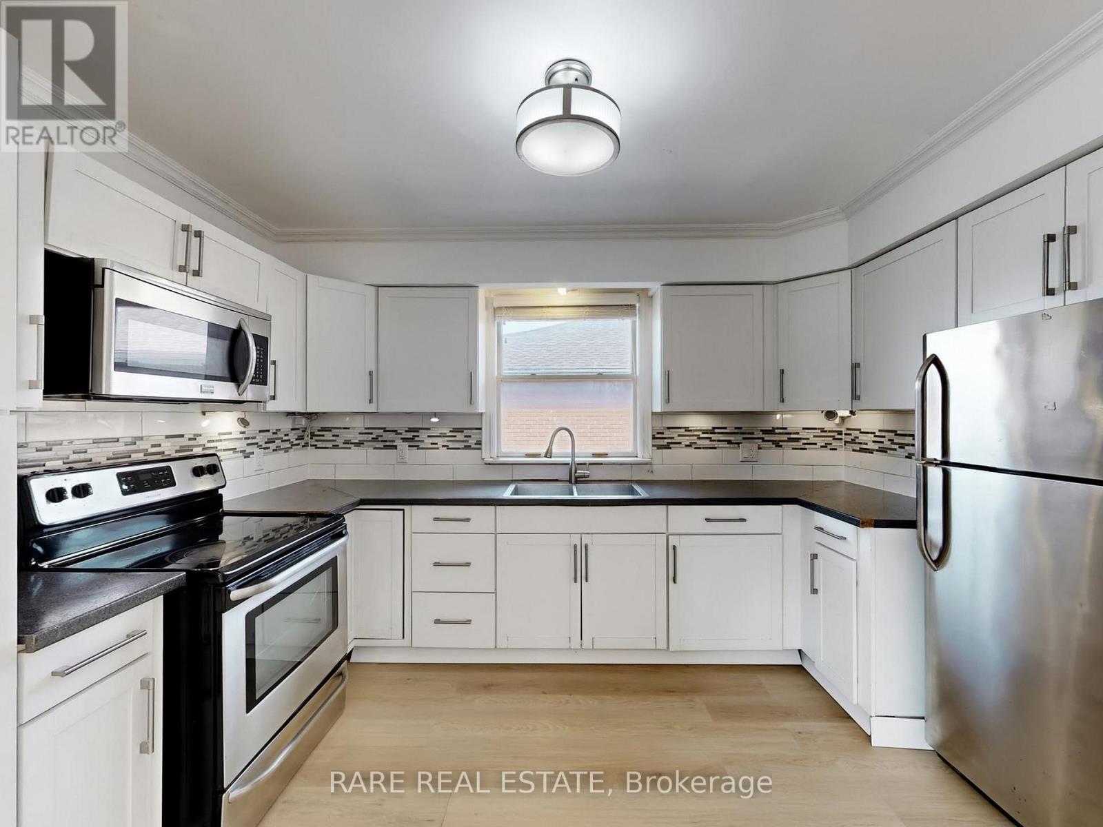 Main - 359 East 42nd Street, Hamilton, Ontario  L8T 3A6 - Photo 2 - X12937808