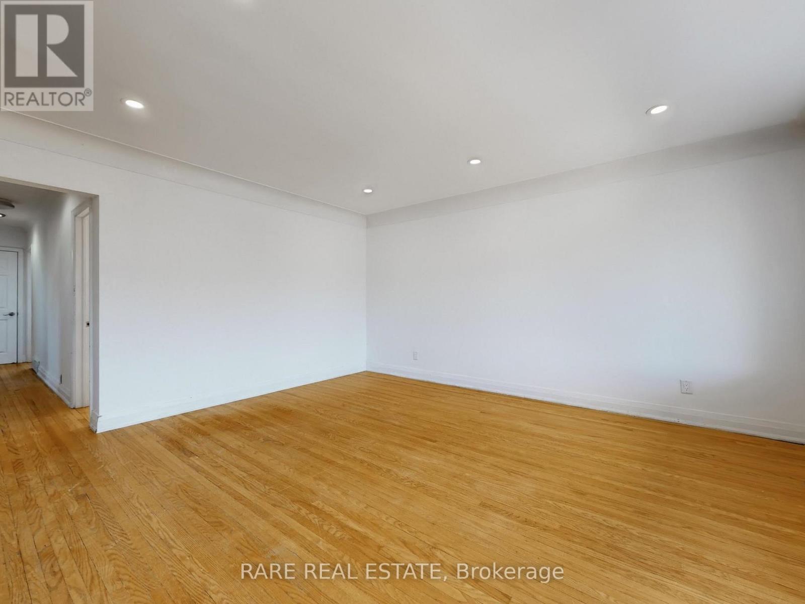 Main - 359 East 42nd Street, Hamilton, Ontario  L8T 3A6 - Photo 6 - X12937808