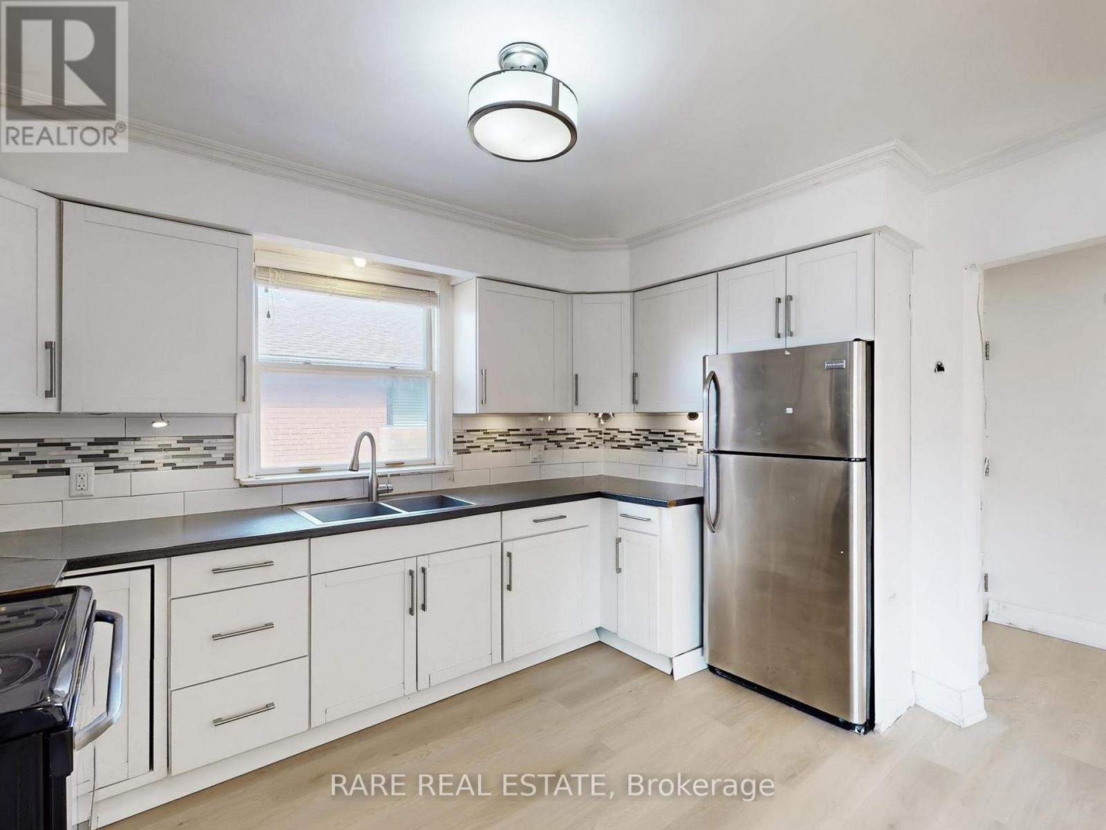 Main - 359 East 42nd Street, Hamilton, Ontario  L8T 3A6 - Photo 8 - X12937808