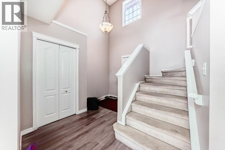 9 Somerside Crescent Sw, Calgary, Alberta  T2Y 4G8 - Photo 2 - A2297148