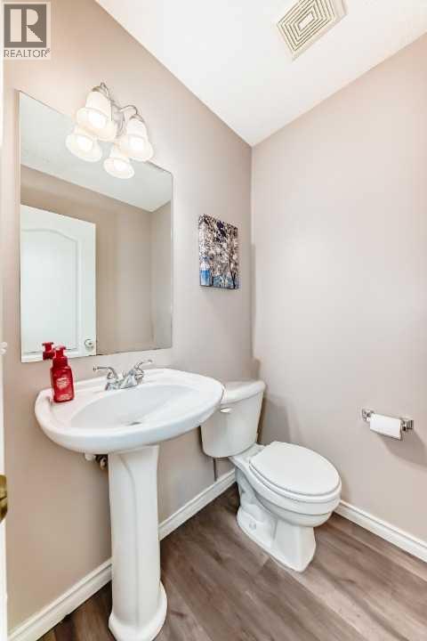 9 Somerside Crescent Sw, Calgary, Alberta  T2Y 4G8 - Photo 3 - A2297148