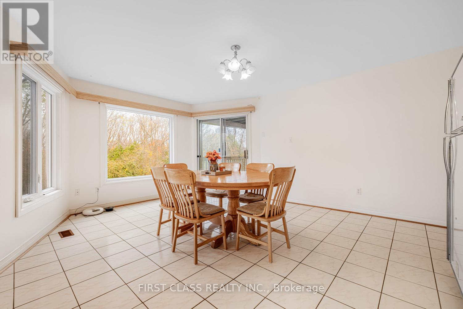 220 Timpson Drive, Aurora, Ontario  L4G 5M7 - Photo 11 - N12937824
