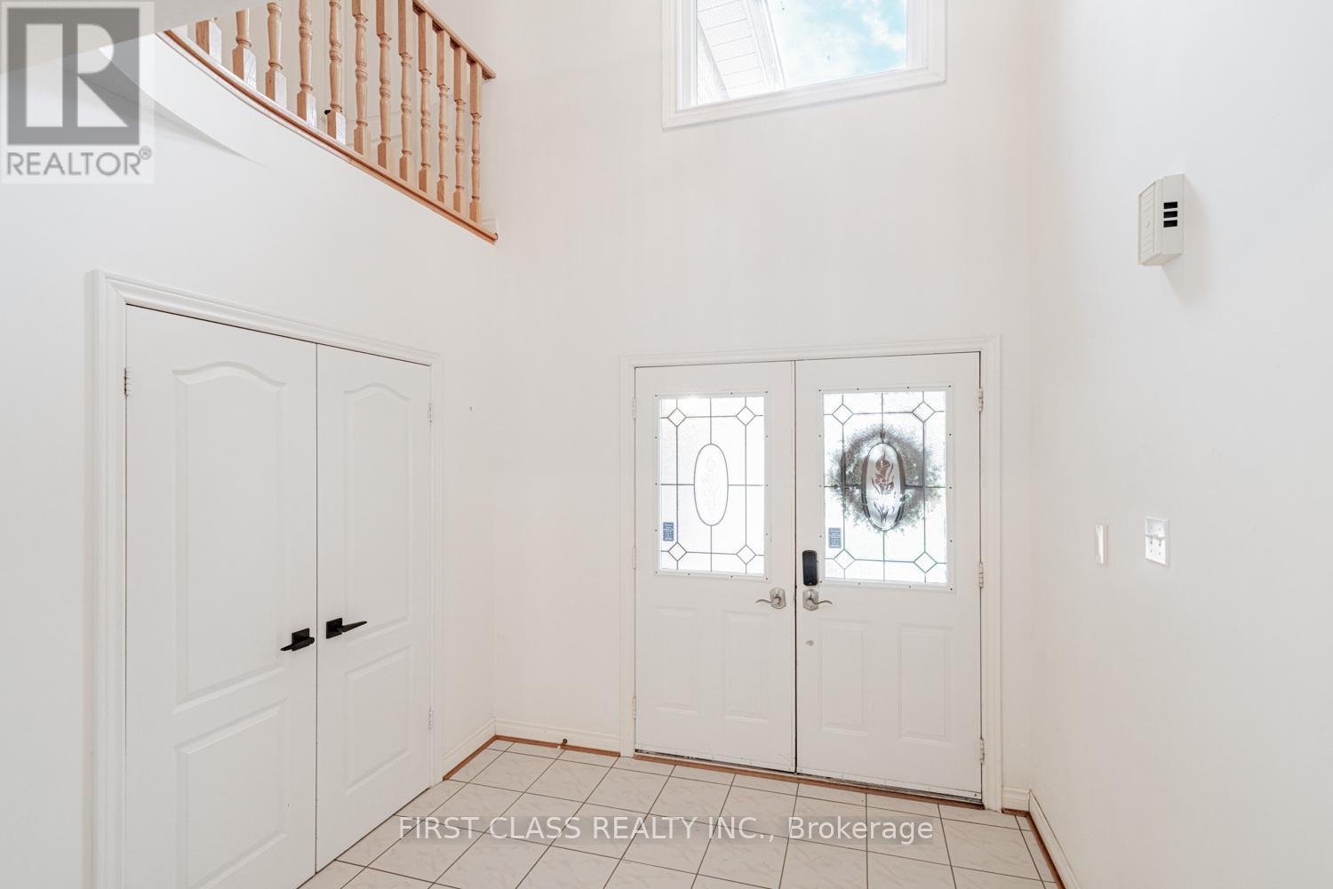 220 Timpson Drive, Aurora, Ontario  L4G 5M7 - Photo 3 - N12937824