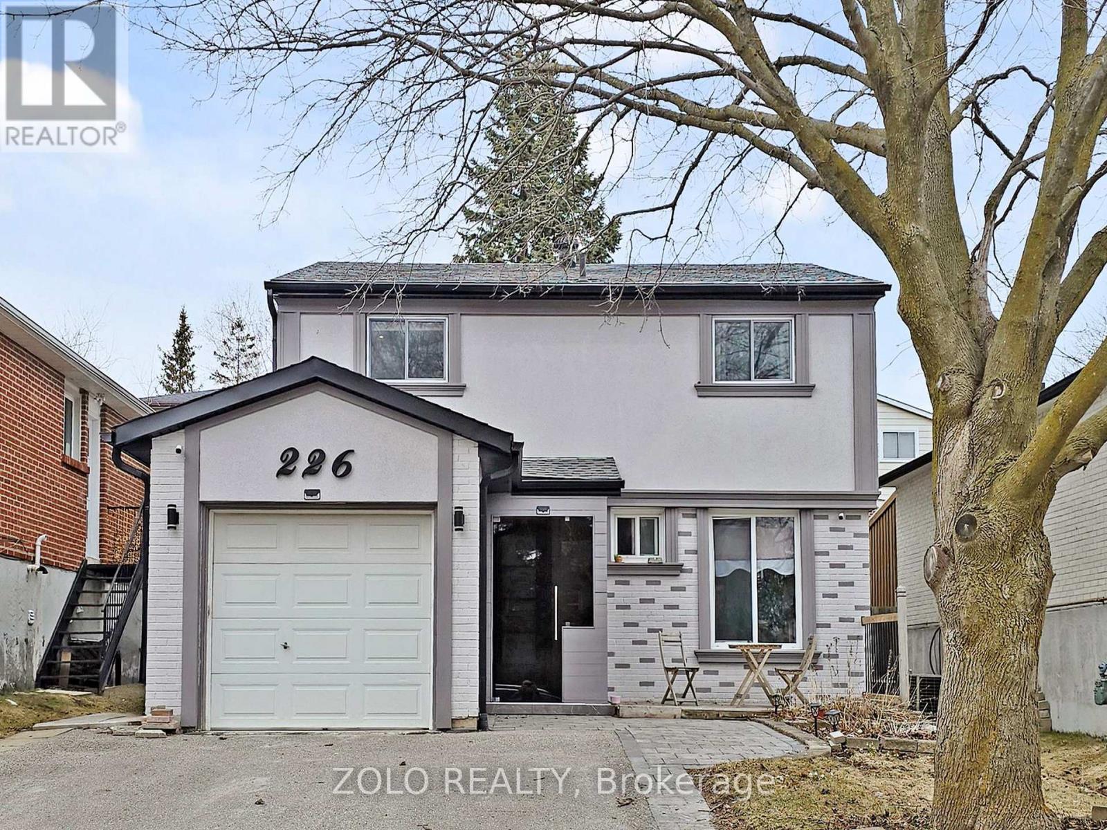 226 THOMS CRESCENT, Newmarket, Ontario