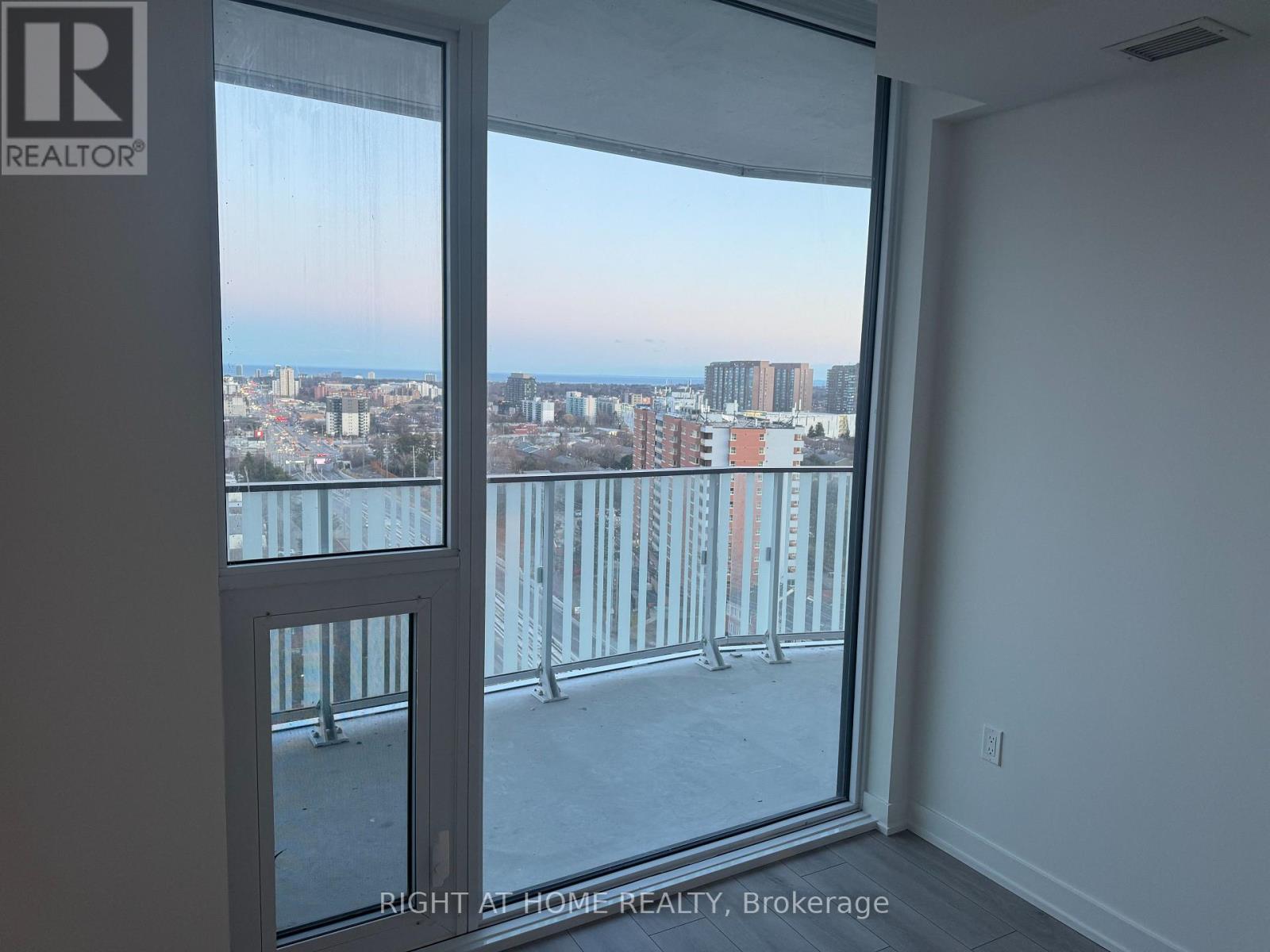 1512 - 1 Fairview Road E, Mississauga, Ontario  L6A 4C6 - Photo 13 - W12937828