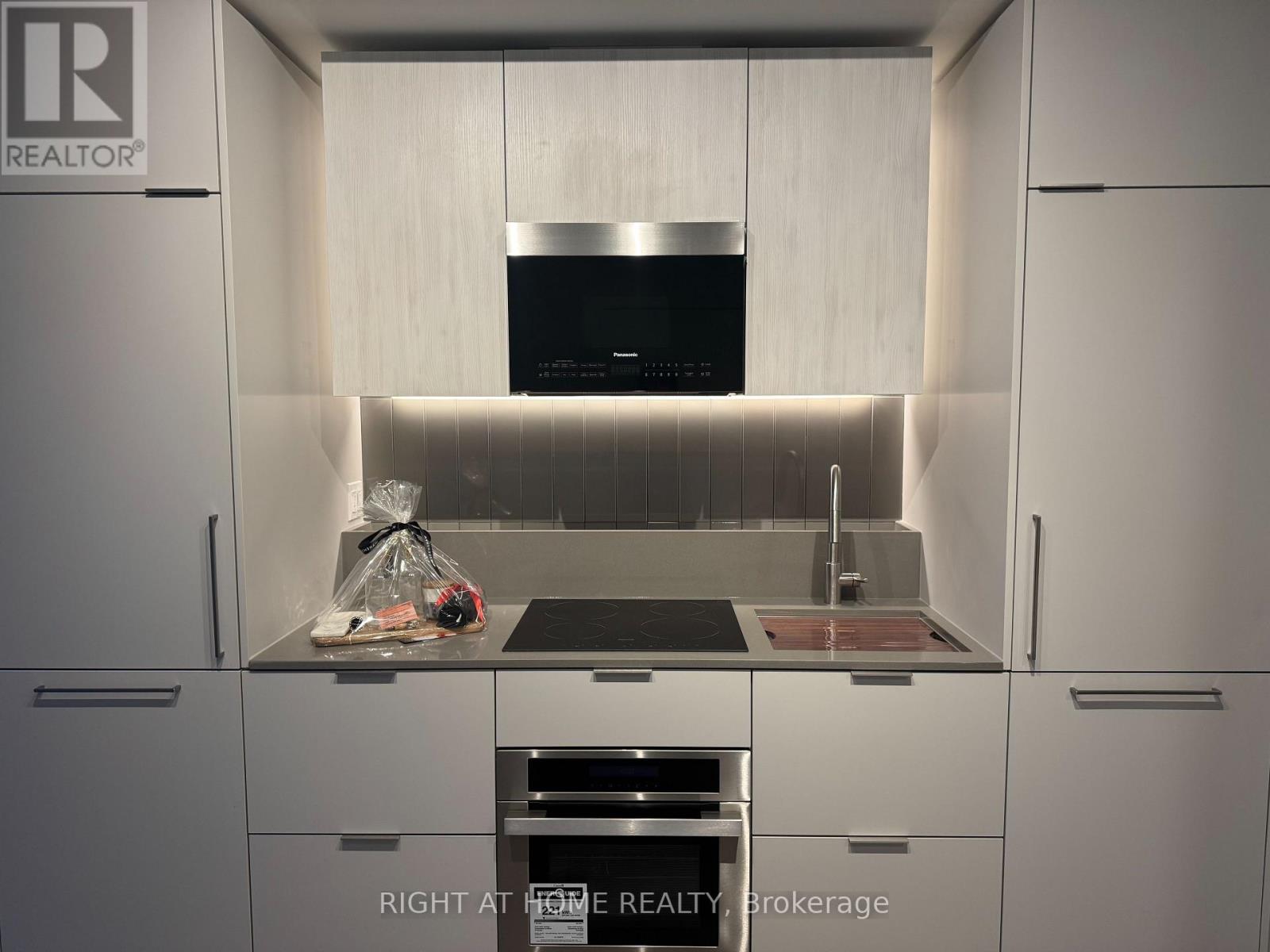 1512 - 1 Fairview Road E, Mississauga, Ontario  L6A 4C6 - Photo 4 - W12937828