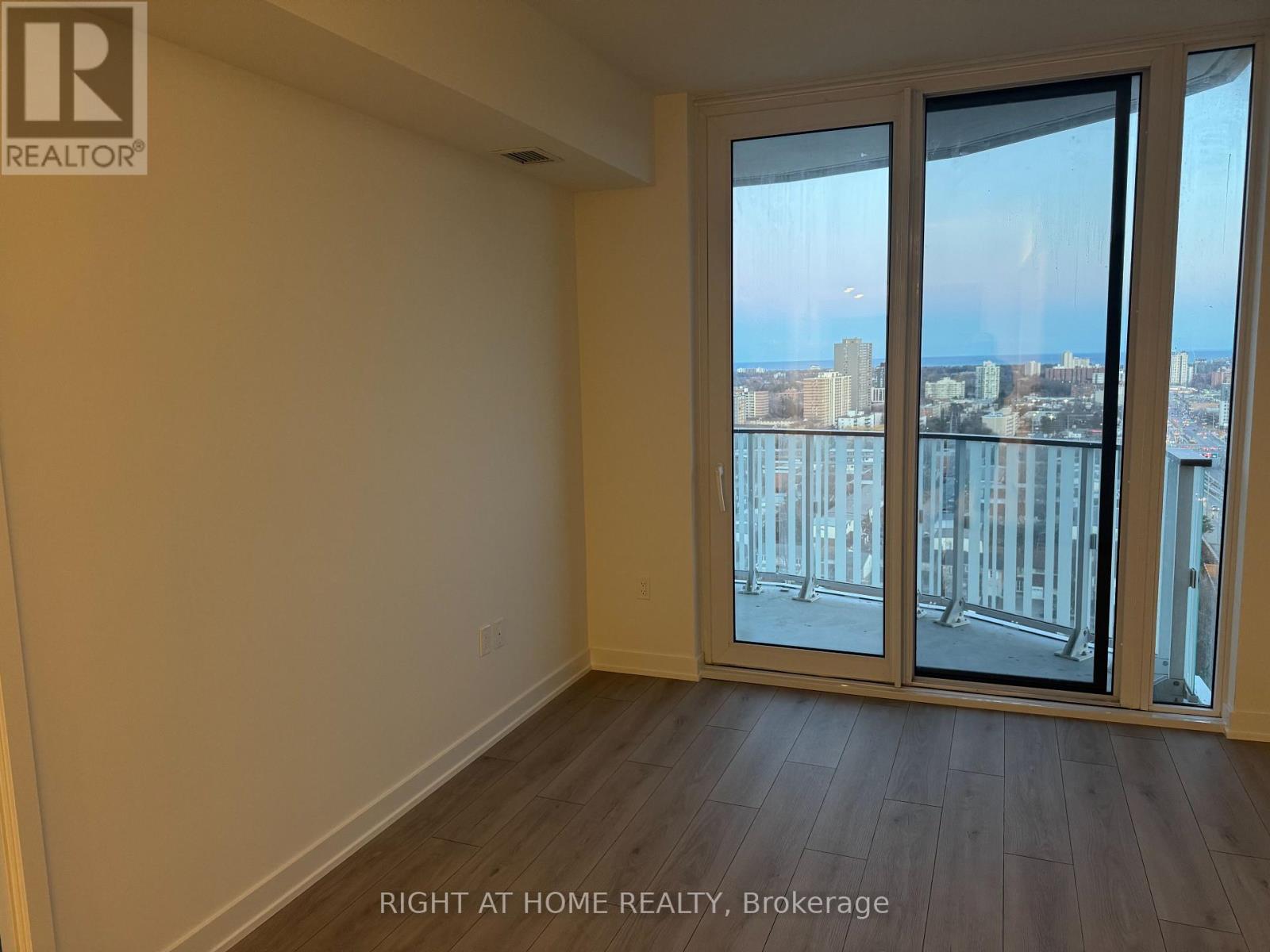 1512 - 1 Fairview Road E, Mississauga, Ontario  L6A 4C6 - Photo 8 - W12937828