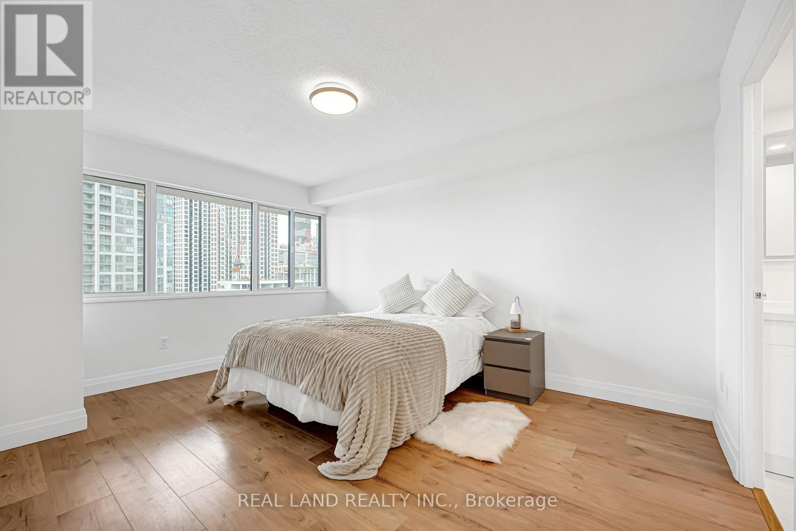 1901 - 50 Elm Drive E, Mississauga, Ontario  L5A 3X2 - Photo 12 - W12937844