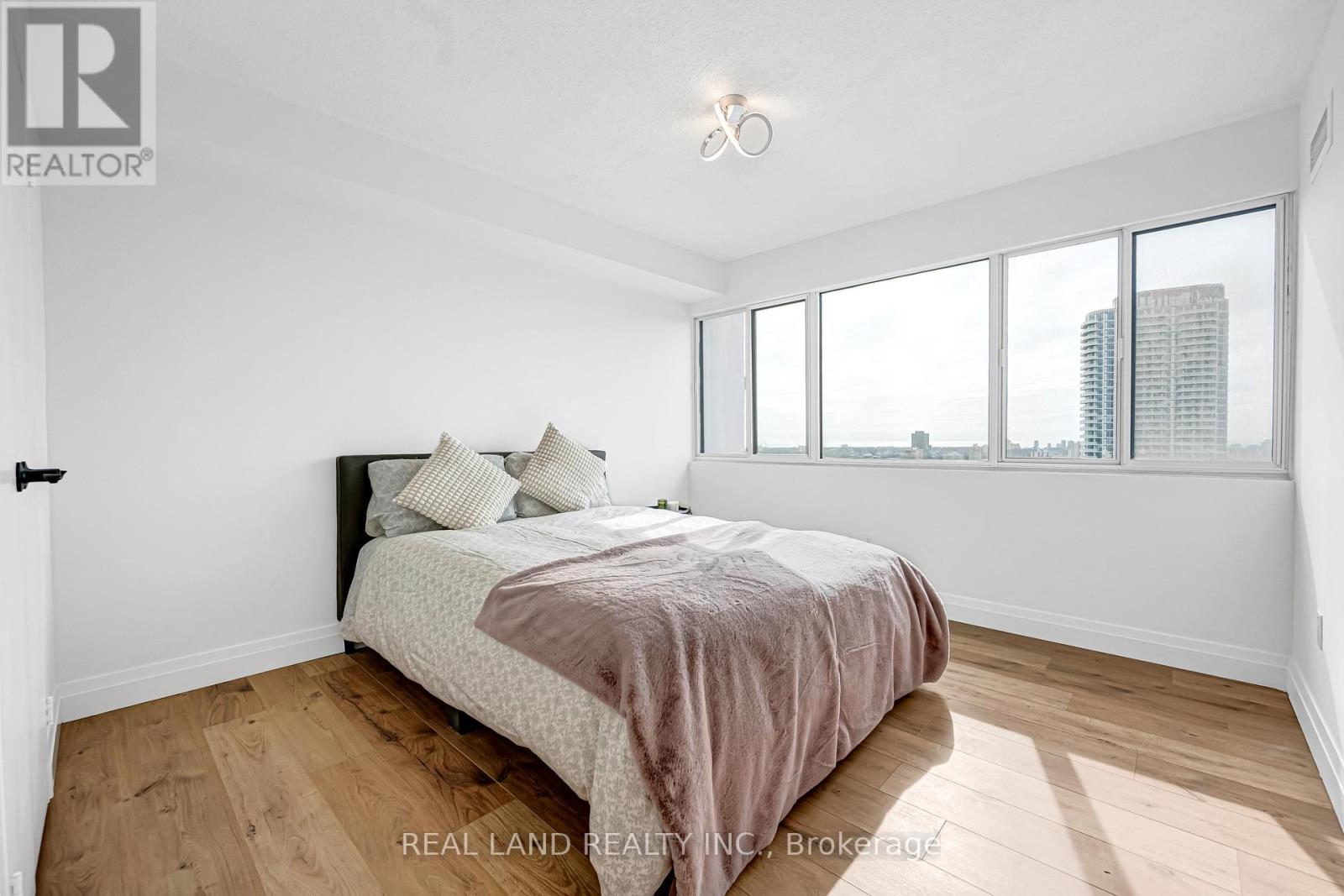 1901 - 50 Elm Drive E, Mississauga, Ontario  L5A 3X2 - Photo 14 - W12937844