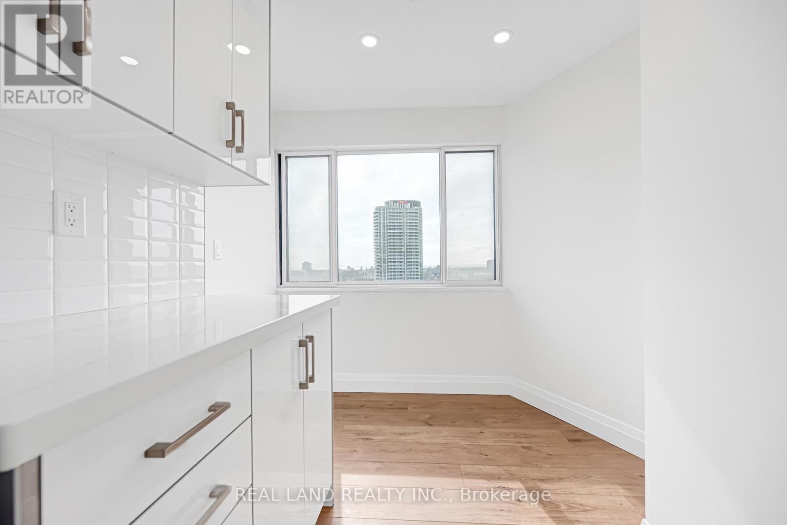 1901 - 50 Elm Drive E, Mississauga, Ontario  L5A 3X2 - Photo 4 - W12937844