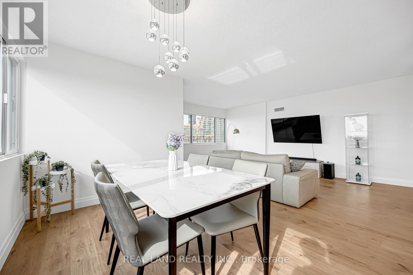 1901 - 50 Elm Drive E, Mississauga, Ontario  L5A 3X2 - Photo 8 - W12937844