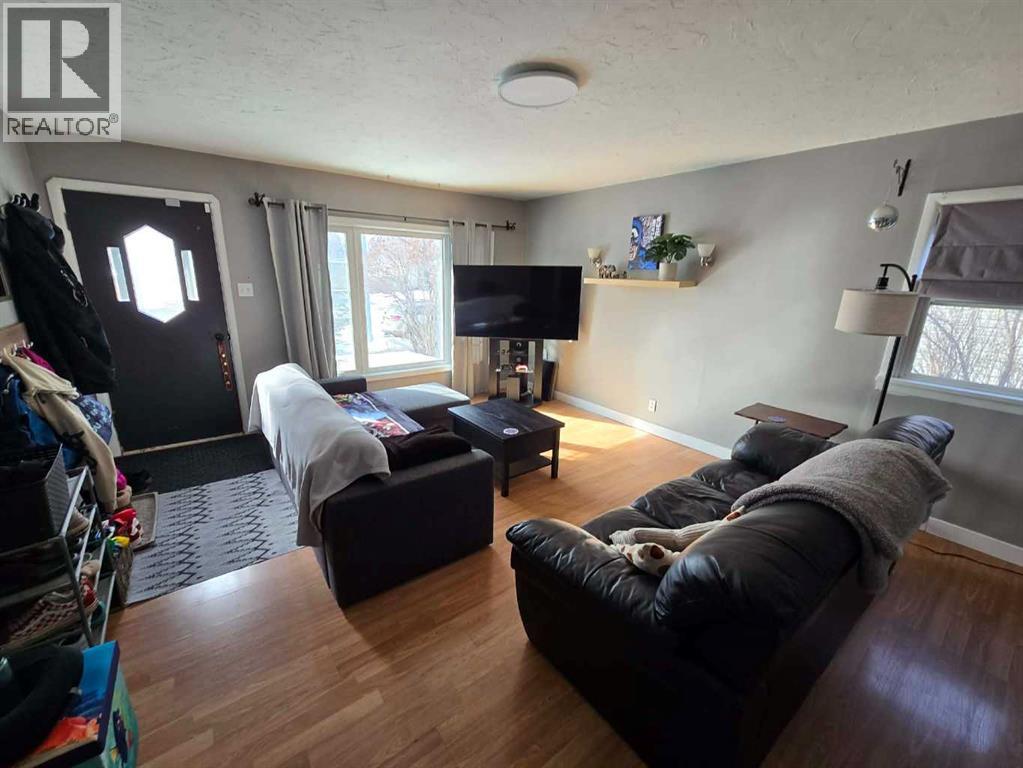 5208 55 Avenue, Ponoka, Alberta  T4J 1G8 - Photo 4 - A2288731