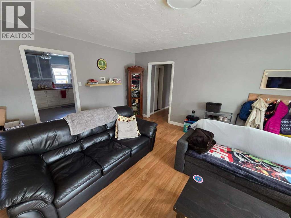 5208 55 Avenue, Ponoka, Alberta  T4J 1G8 - Photo 5 - A2288731