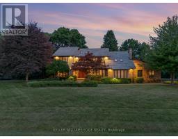 8 LOCHSIDE DRIVE, Hamilton, Ontario