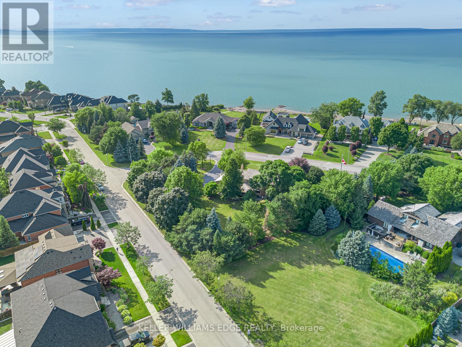 8 Lochside Drive, Hamilton, Ontario  L8E 5T6 - Photo 4 - X12442158