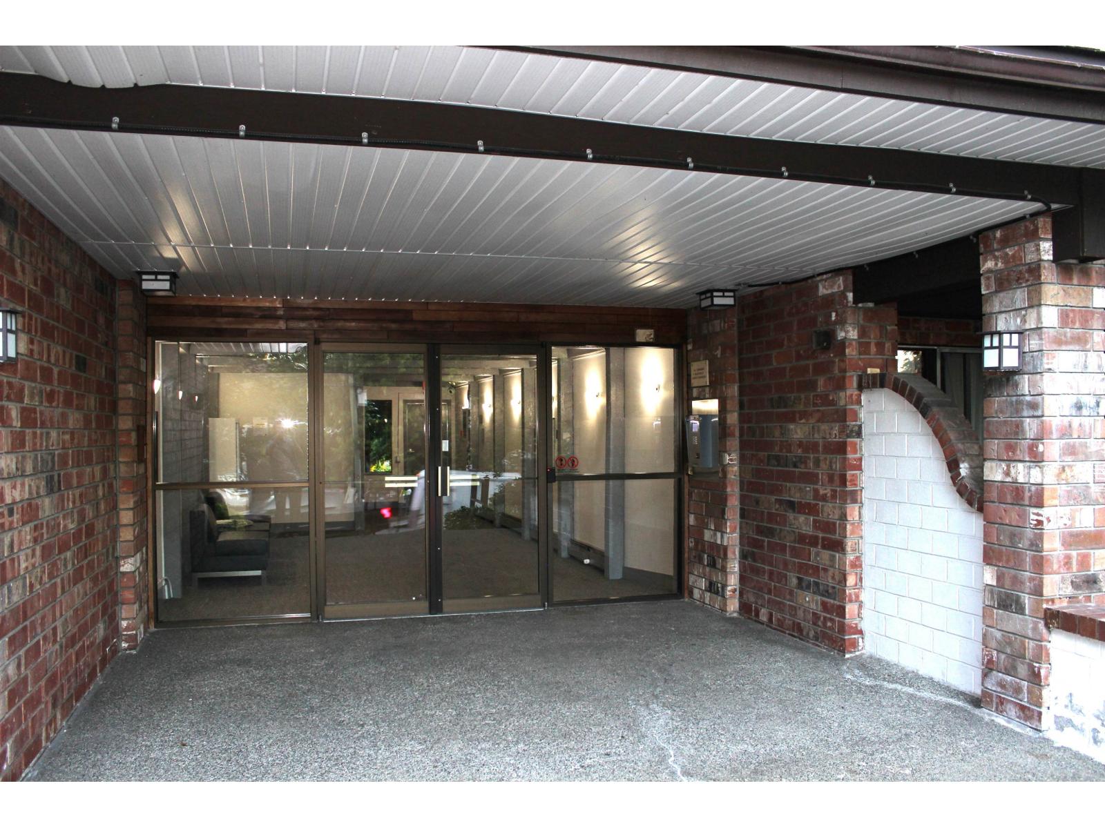 208 7473 140 Street, Surrey, British Columbia V3W 6G5 - Photo 3 - R3104252