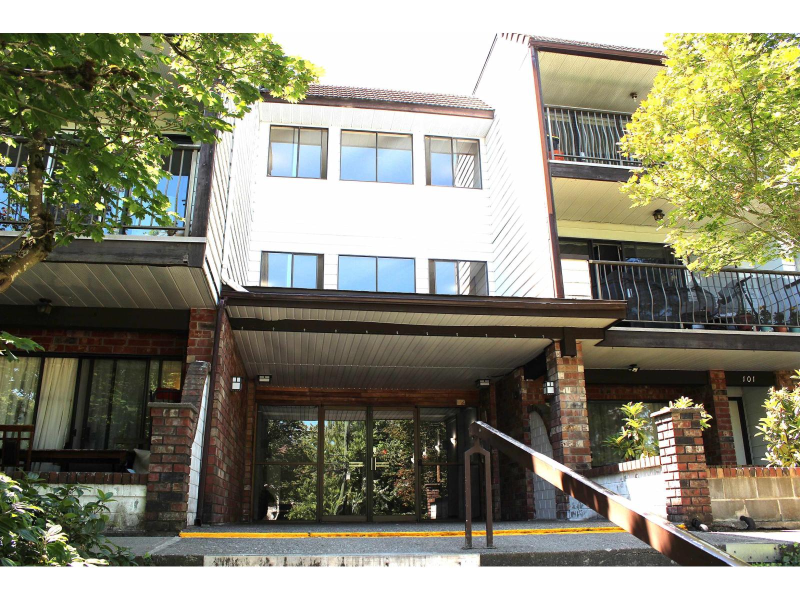 208 7473 140 Street, Surrey, British Columbia V3W 6G5 - Photo 2 - R3104252