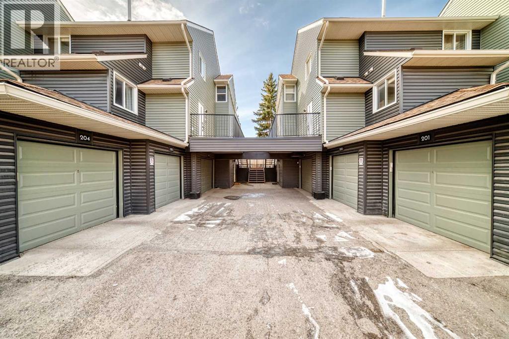 103, 26 Glamis Green Sw, Calgary, Alberta  T3E 6V1 - Photo 1 - A2295598