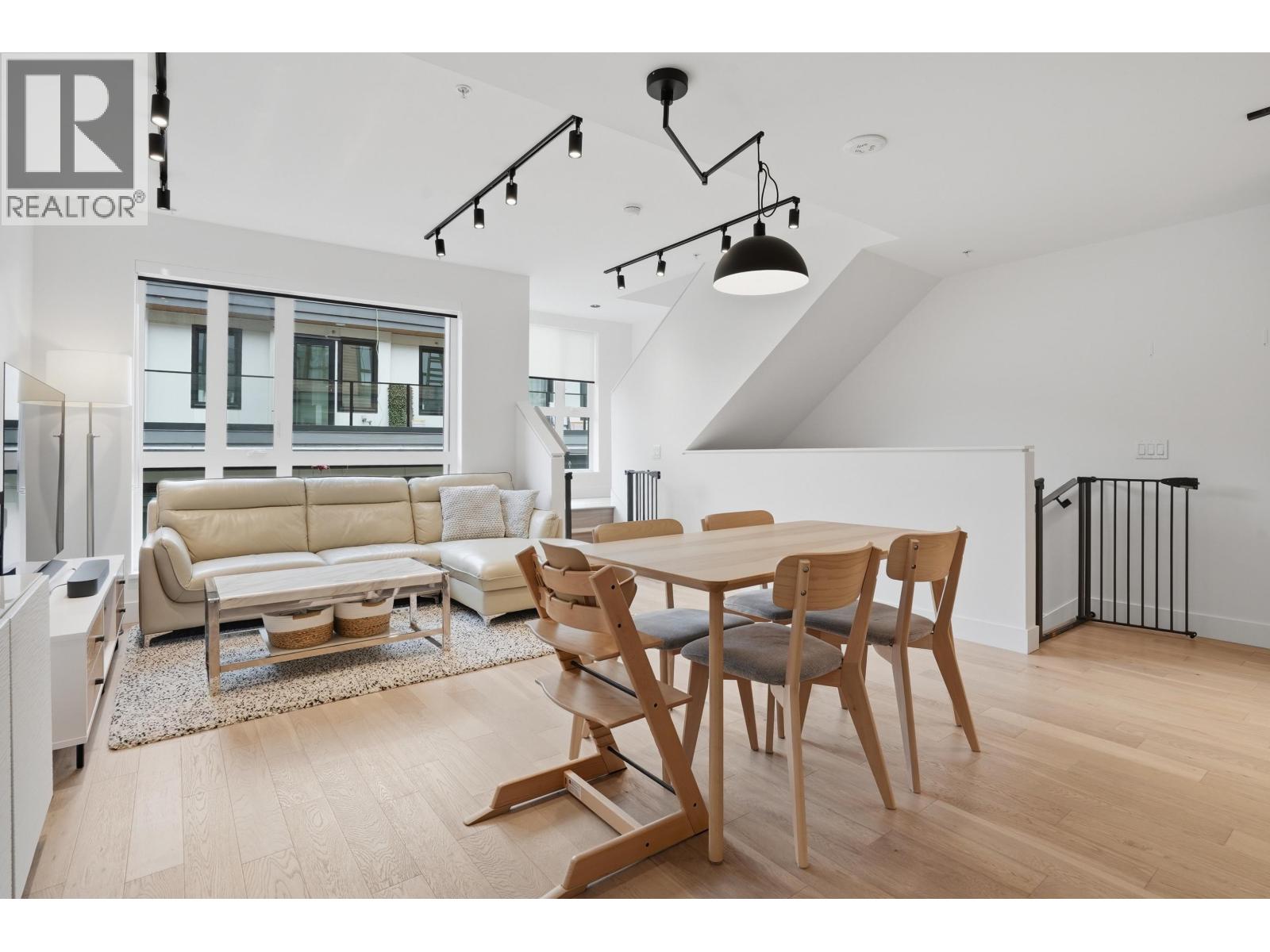 3960 Dumfries Street, Vancouver, British Columbia V5N 0J1 - Photo 6 - R3105106