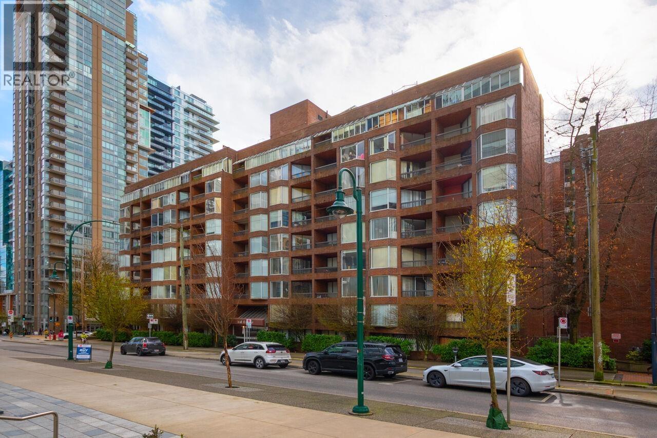 211 950 DRAKE STREET, Vancouver, British Columbia