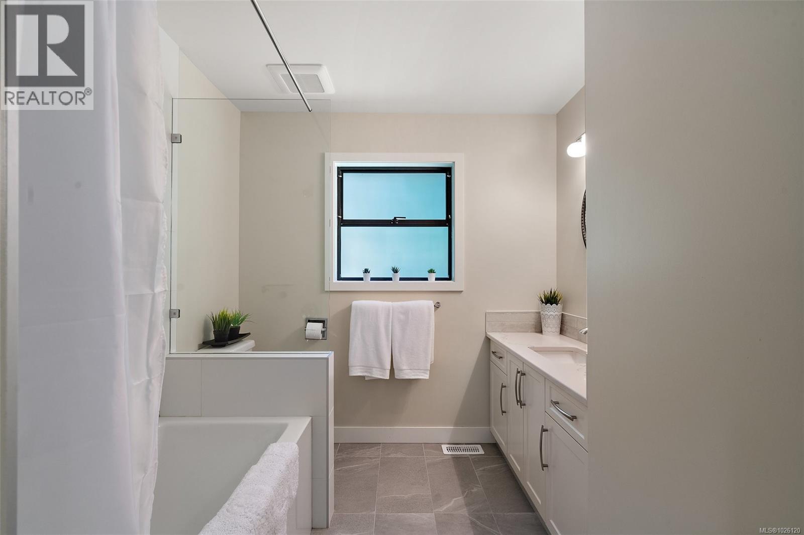 1649 Charlton Rd, Saanich, British Columbia  V9E 2C8 - Photo 28 - 1026120