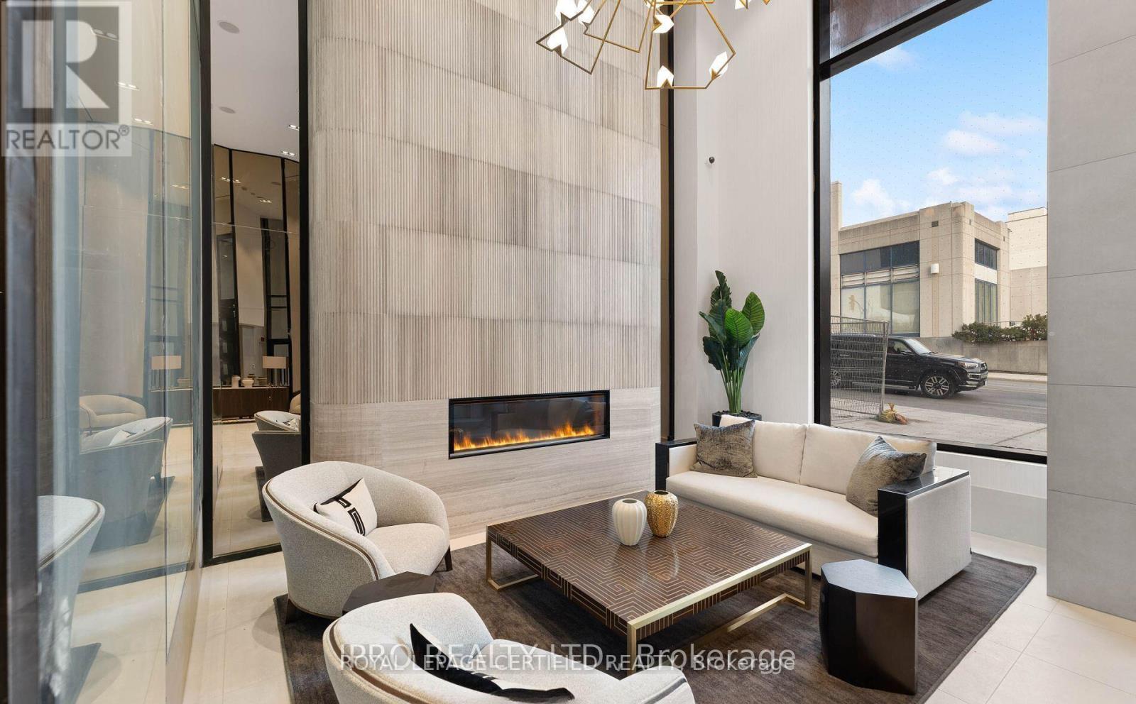 919 - 2020 Bathurst Street, Toronto (Humewood-Cedarvale), Ontario  M5P 0A6 - Photo 2 - C12937870