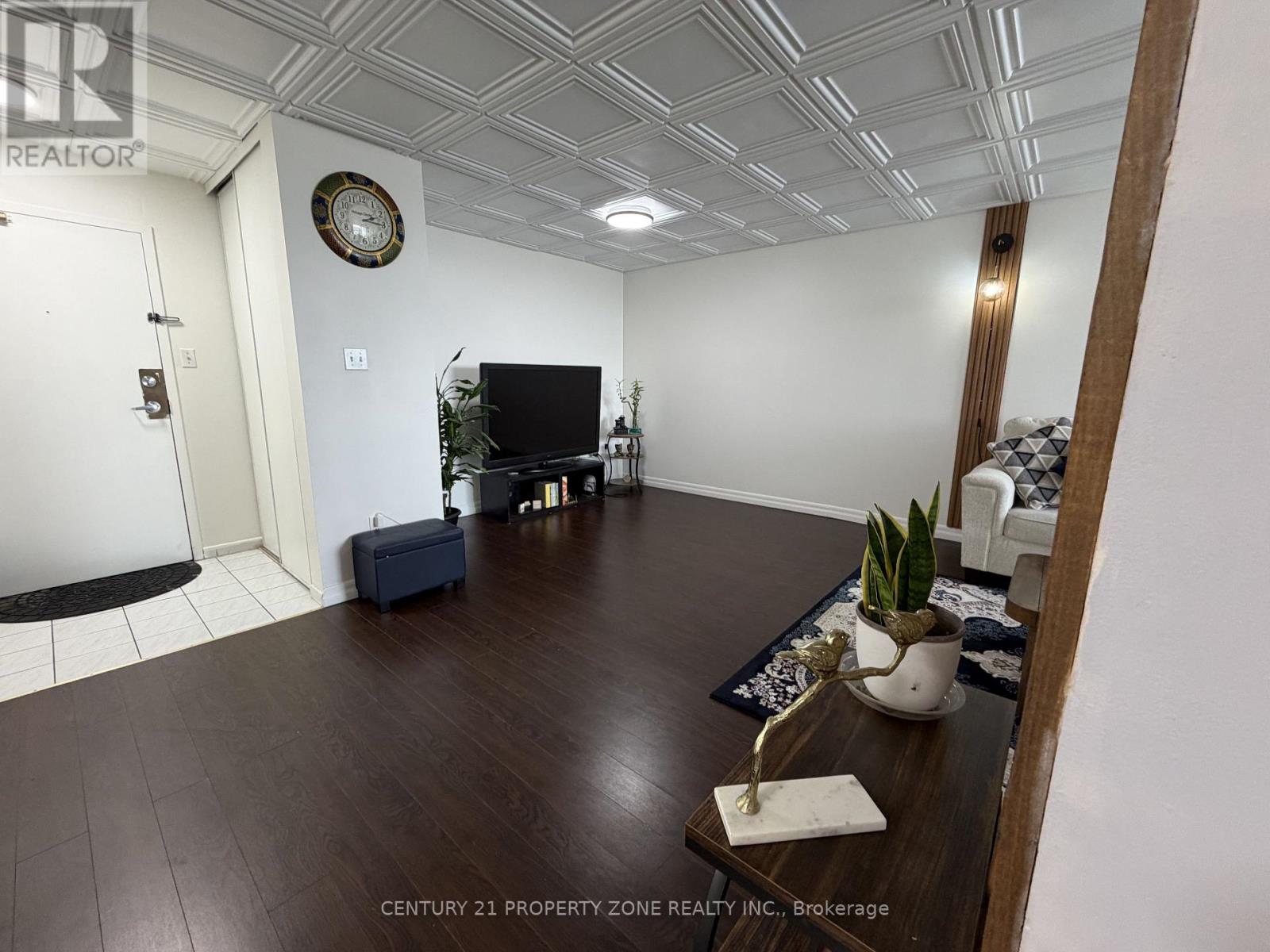 510 - 3 Rowntree Road, Toronto, Ontario  M9V 5G8 - Photo 4 - W12701942