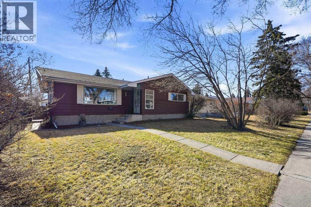 1447 Northmount Drive Nw, Calgary, Alberta  T2L 0G7 - Photo 2 - A2295699