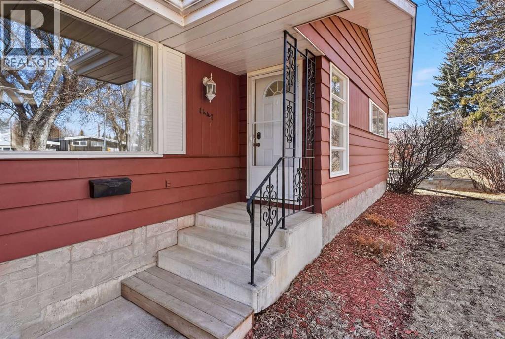 1447 Northmount Drive Nw, Calgary, Alberta  T2L 0G7 - Photo 3 - A2295699