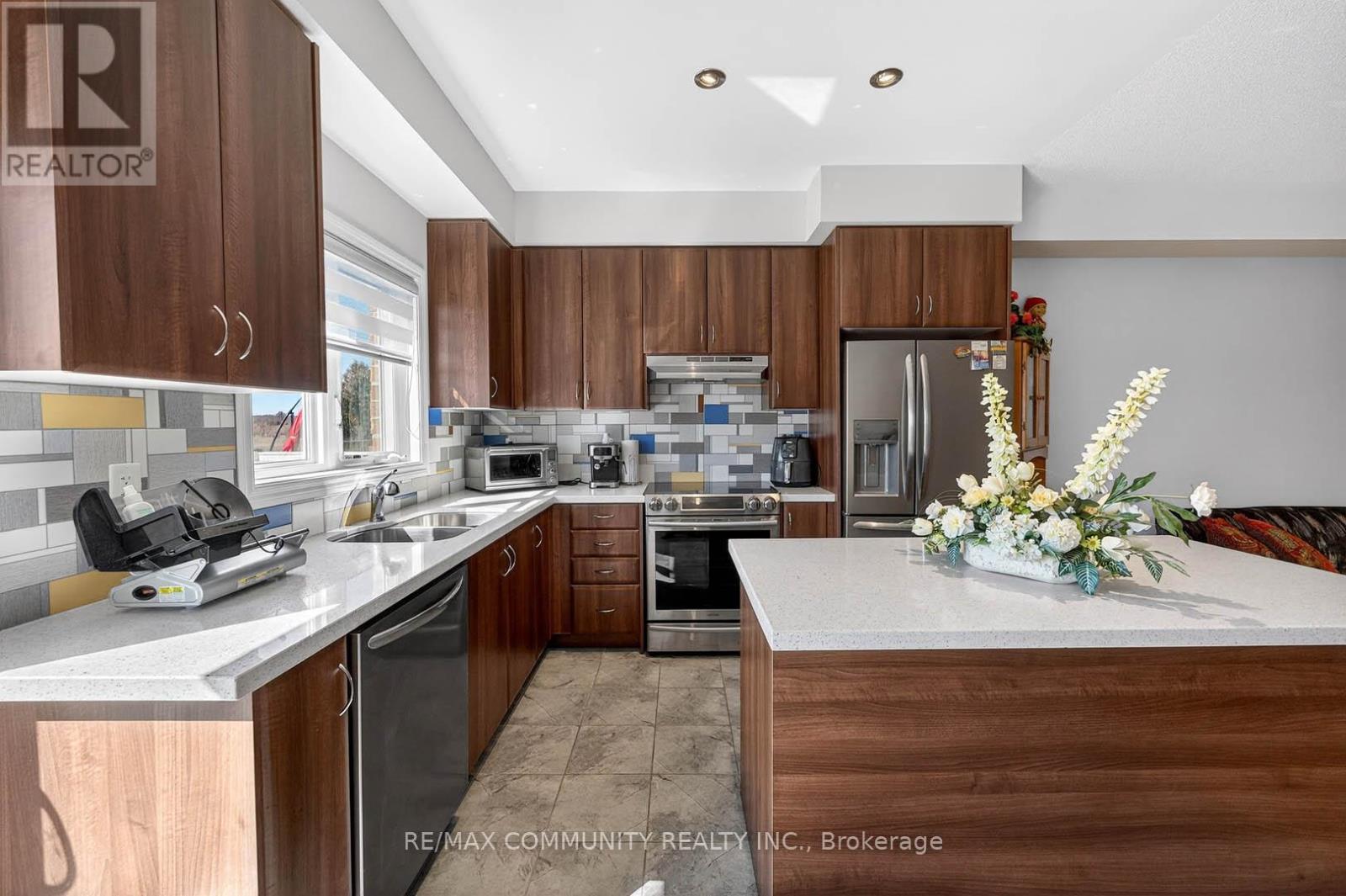 1228 Peelar Crescent, Innisfil, Ontario  L0L 1W0 - Photo 12 - N12937888