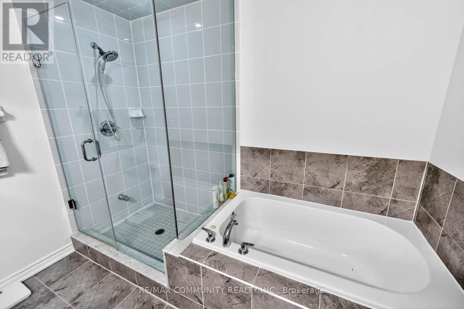 1228 Peelar Crescent, Innisfil, Ontario  L0L 1W0 - Photo 15 - N12937888