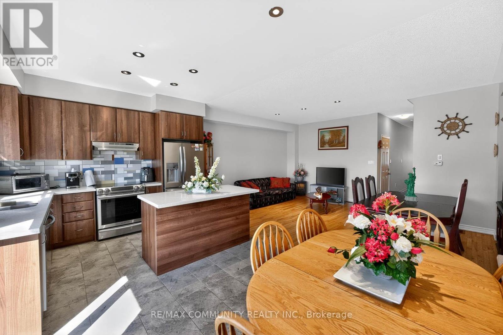 1228 Peelar Crescent, Innisfil, Ontario  L0L 1W0 - Photo 5 - N12937888