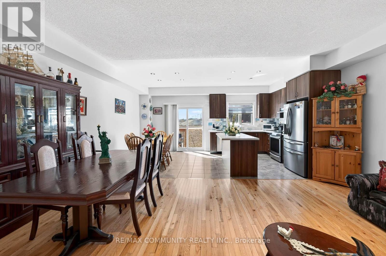 1228 Peelar Crescent, Innisfil, Ontario  L0L 1W0 - Photo 6 - N12937888