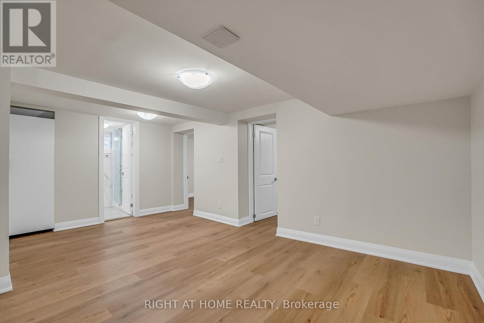 Lower - 10 Golfwood Heights, Toronto, Ontario  M9P 3L9 - Photo 10 - W12937902