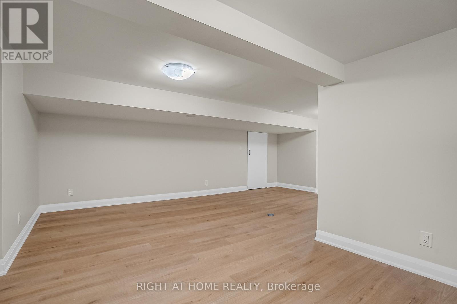 Lower - 10 Golfwood Heights, Toronto, Ontario  M9P 3L9 - Photo 11 - W12937902