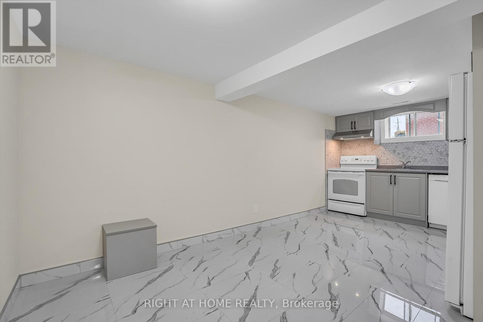 Lower - 10 Golfwood Heights, Toronto, Ontario  M9P 3L9 - Photo 13 - W12937902