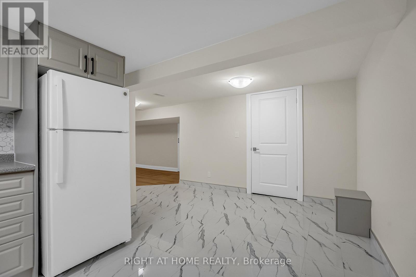 Lower - 10 Golfwood Heights, Toronto, Ontario  M9P 3L9 - Photo 16 - W12937902