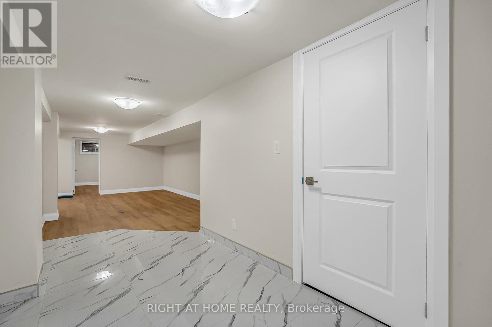 Lower - 10 Golfwood Heights, Toronto, Ontario  M9P 3L9 - Photo 17 - W12937902