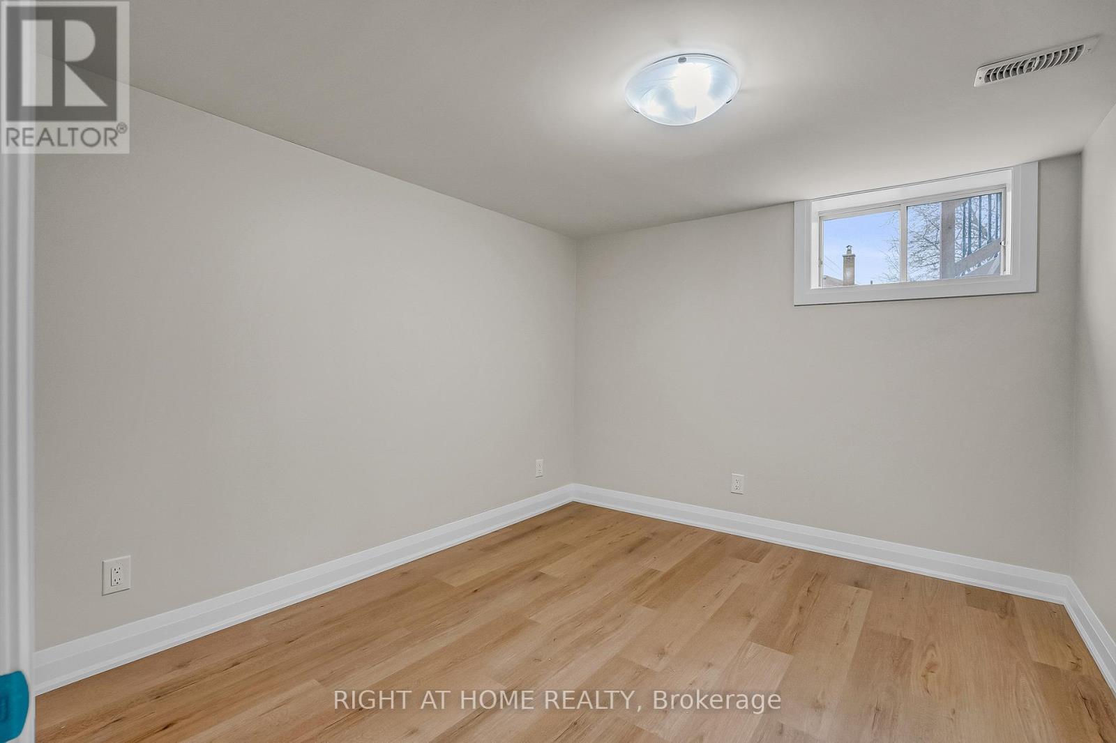 Lower - 10 Golfwood Heights, Toronto, Ontario  M9P 3L9 - Photo 18 - W12937902