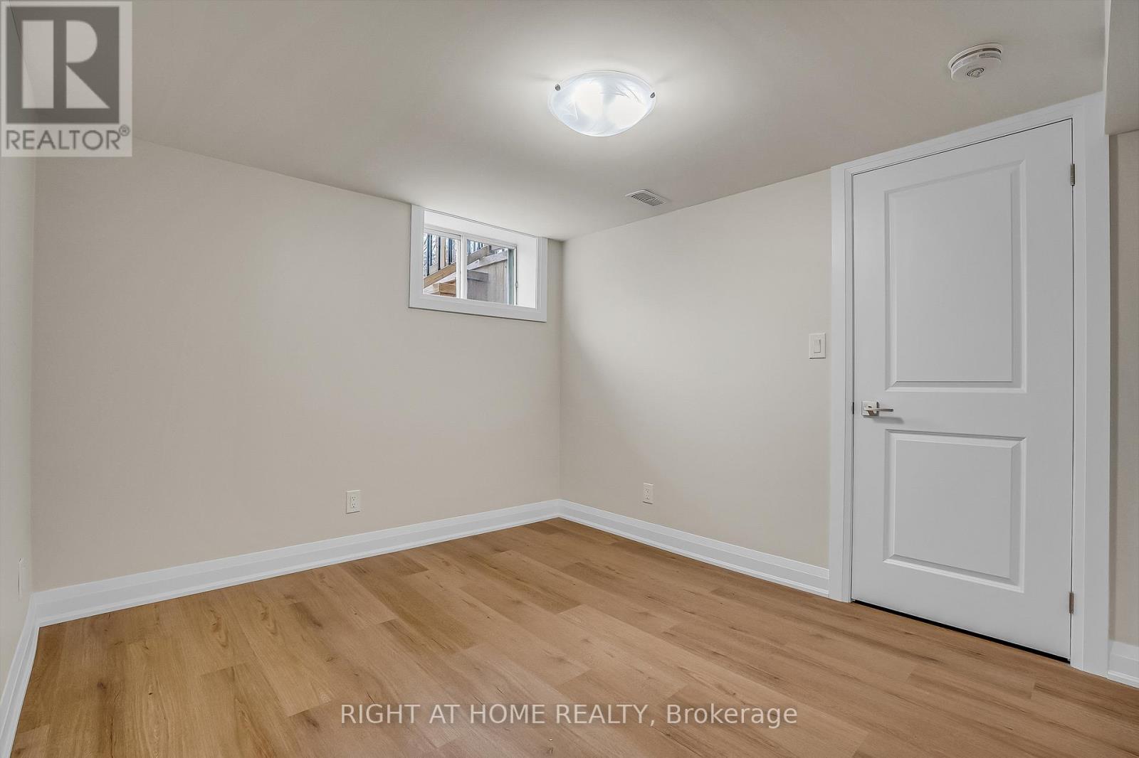 Lower - 10 Golfwood Heights, Toronto, Ontario  M9P 3L9 - Photo 19 - W12937902