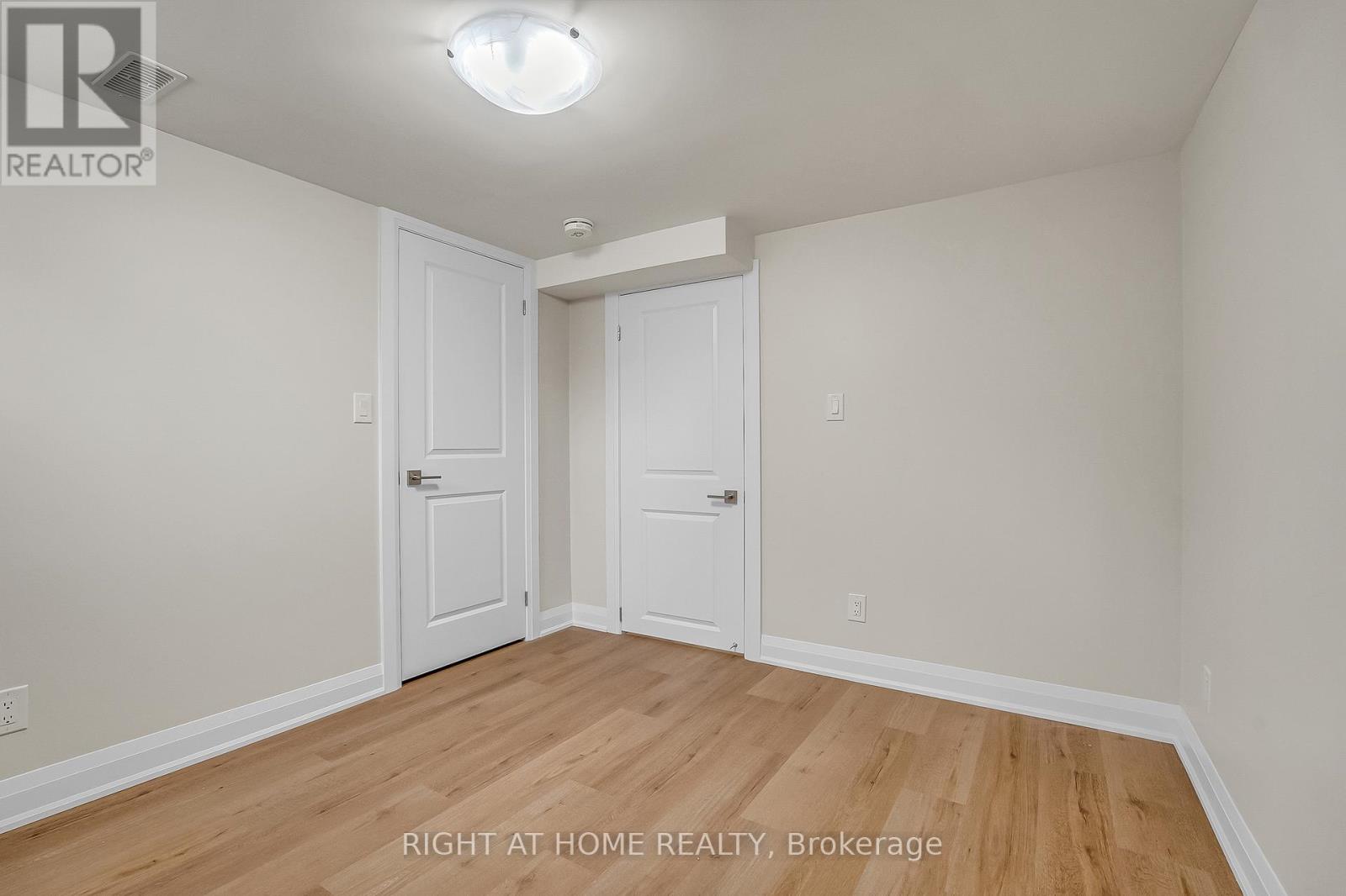 Lower - 10 Golfwood Heights, Toronto, Ontario  M9P 3L9 - Photo 20 - W12937902