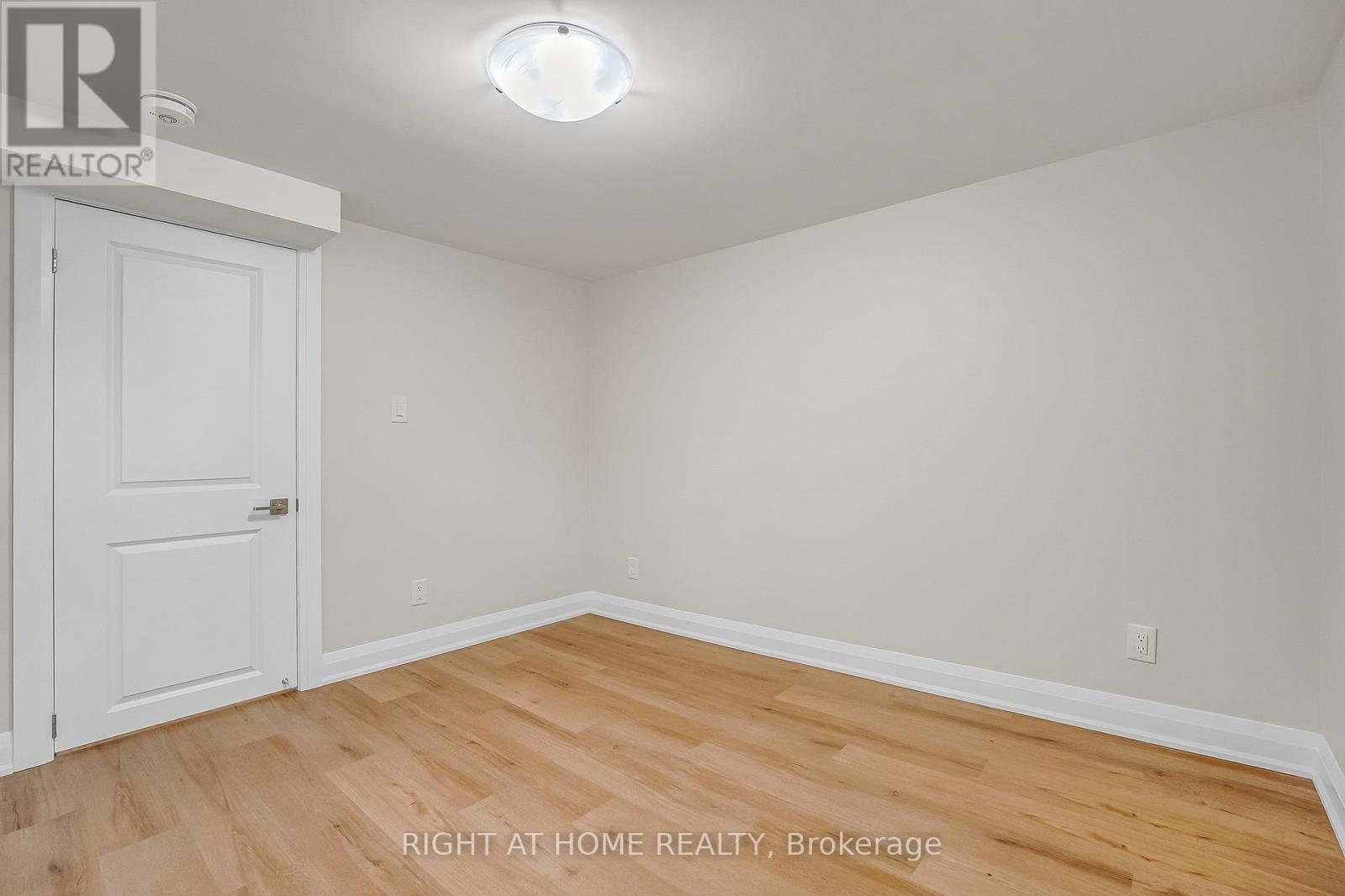 Lower - 10 Golfwood Heights, Toronto, Ontario  M9P 3L9 - Photo 21 - W12937902