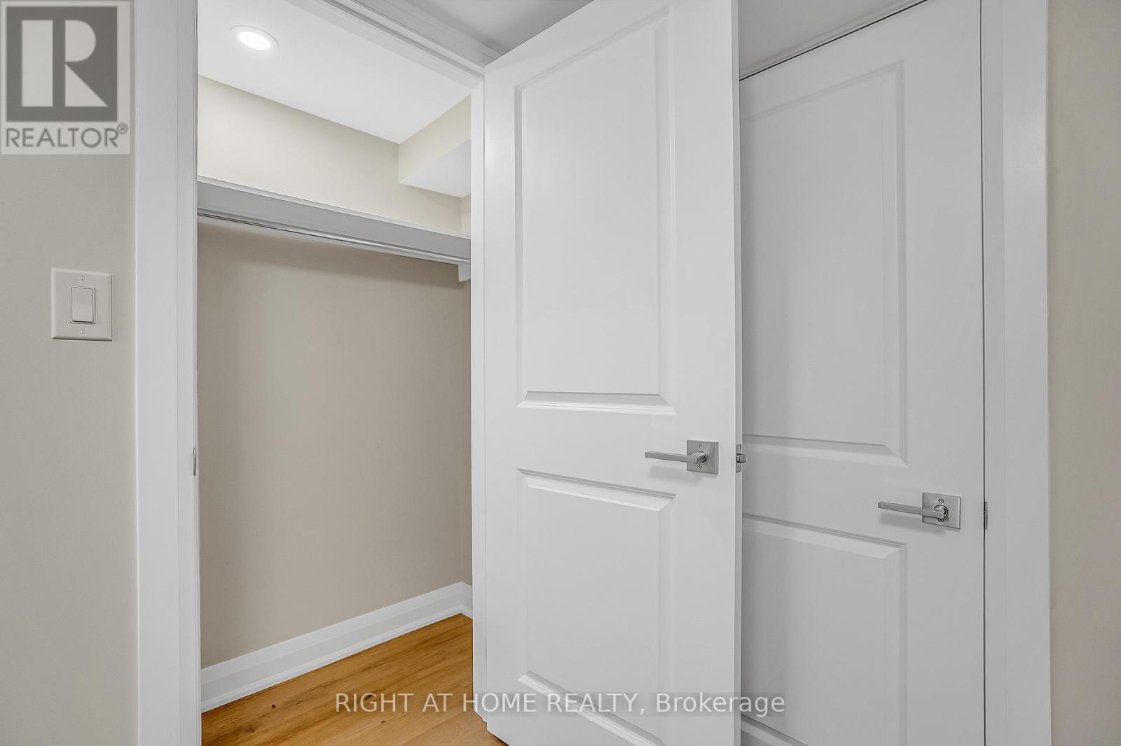 Lower - 10 Golfwood Heights, Toronto, Ontario  M9P 3L9 - Photo 22 - W12937902