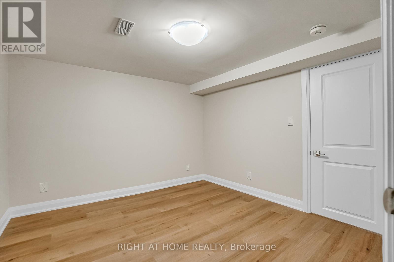 Lower - 10 Golfwood Heights, Toronto, Ontario  M9P 3L9 - Photo 24 - W12937902