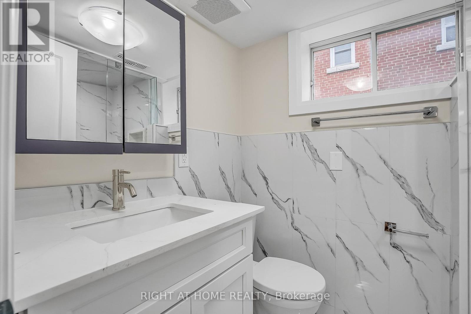 Lower - 10 Golfwood Heights, Toronto, Ontario  M9P 3L9 - Photo 28 - W12937902