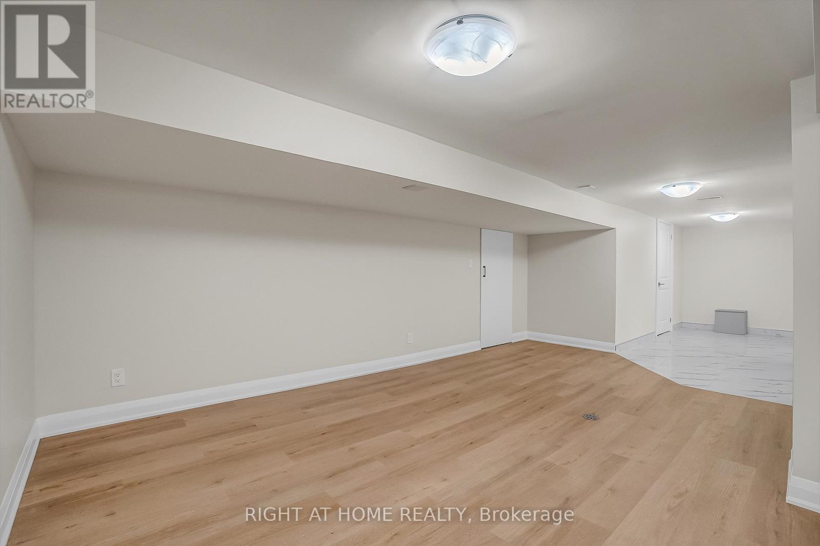 Lower - 10 Golfwood Heights, Toronto, Ontario  M9P 3L9 - Photo 5 - W12937902