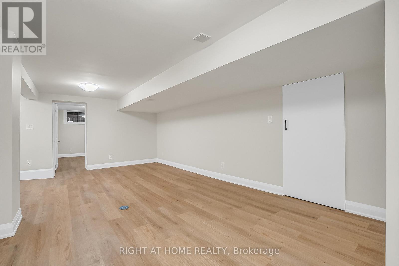 Lower - 10 Golfwood Heights, Toronto, Ontario  M9P 3L9 - Photo 8 - W12937902